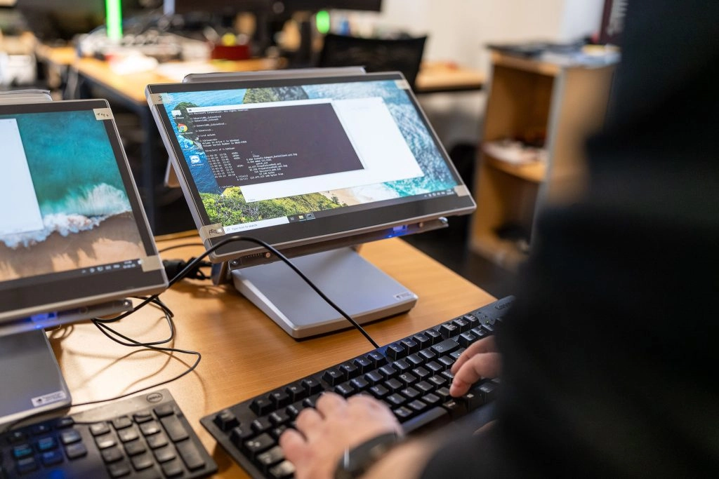 Matériel neuf pour l'informatique (pc, clavier, écran)