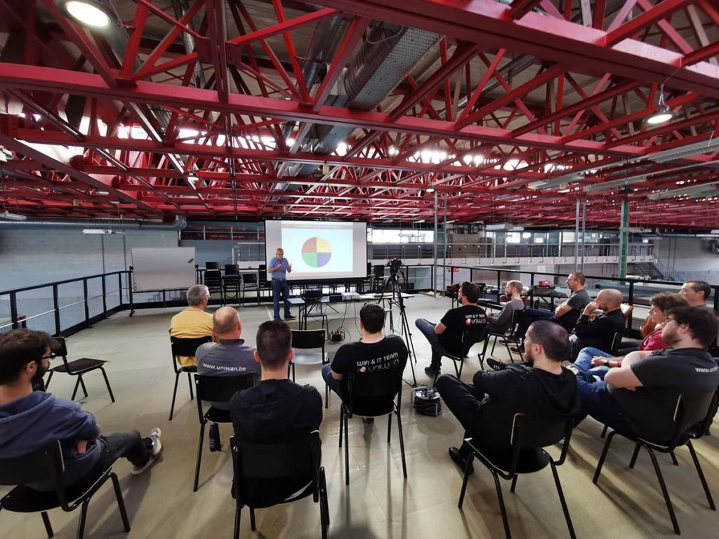 Equipe d'Uniwan assistant à une conférence